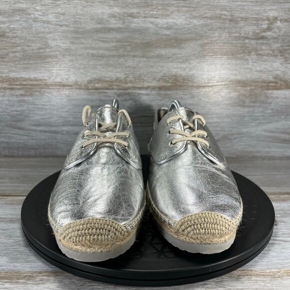 MICHAEL Michael Kors Hastings Lace-Up Metallic Leather Silver Flats ￼Size 11 - Picture 2 of 9